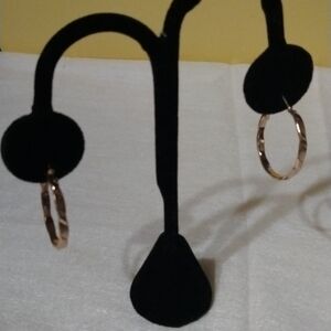 Gold tone hoop earrings pierced textured NWT 2.5cm (sku 183)
